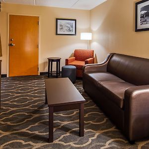 King Suite Roll Shower Mobility Accessible or Non-Smoking